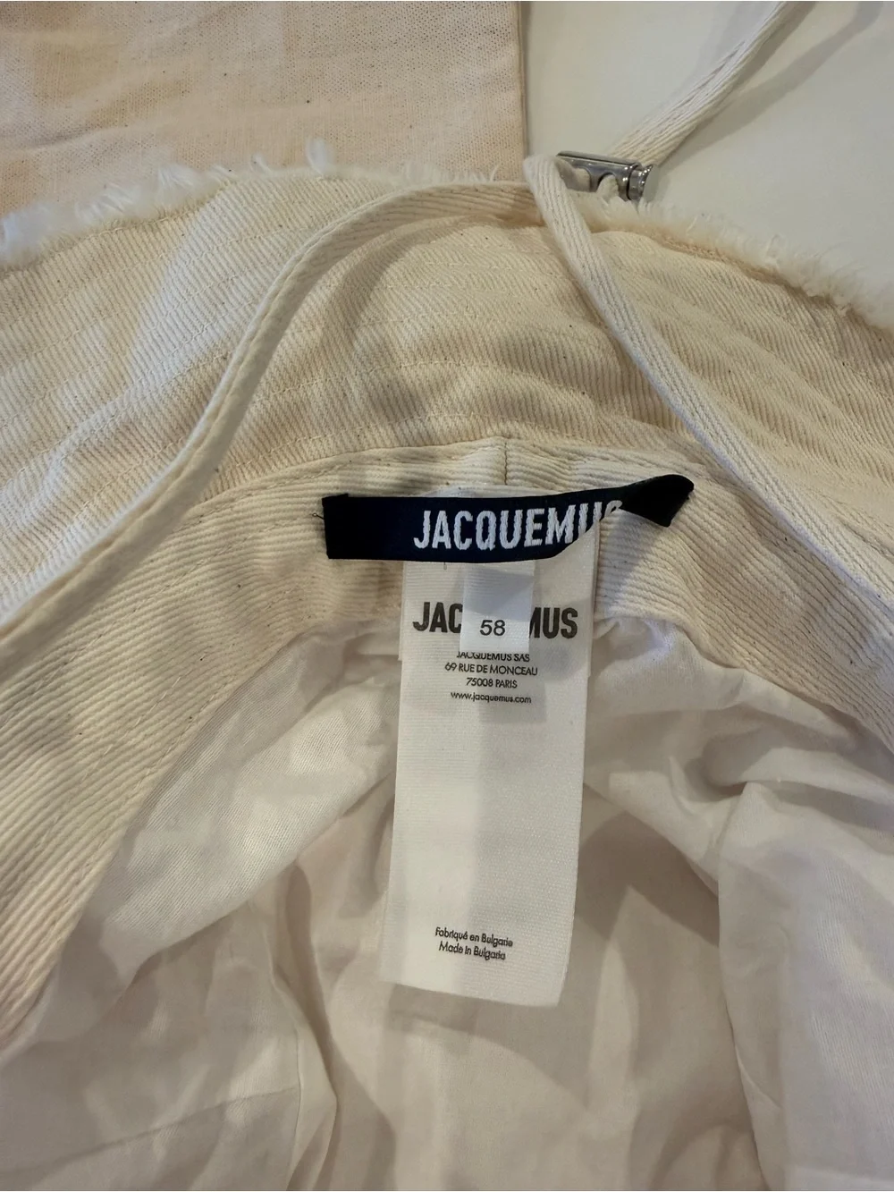 Jacquemus Off-White Artichaut Bucket Hat with Chin Strap